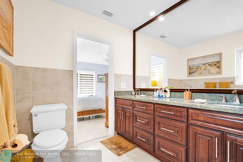 MASTER BATH WITH DUAL VANITY