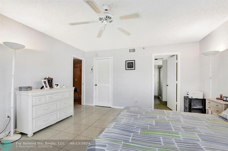 1 of 2 Spacious Master Bedrooms with En Suite Bathroom!