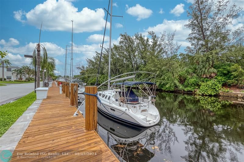 30 lush acres with dockage and amenities