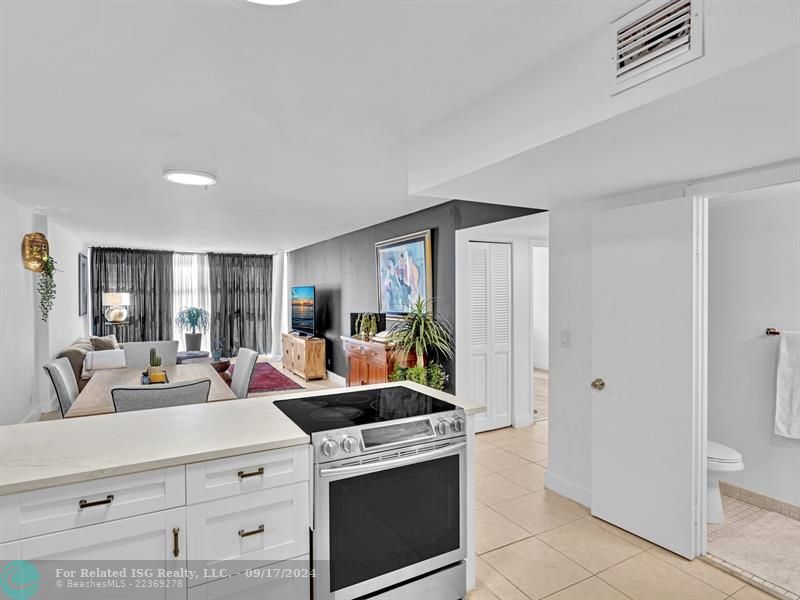 OPEN PLAN KITCHEN