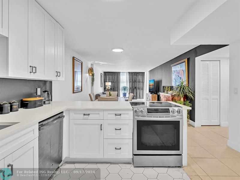 OPEN PLAN KITCHEN