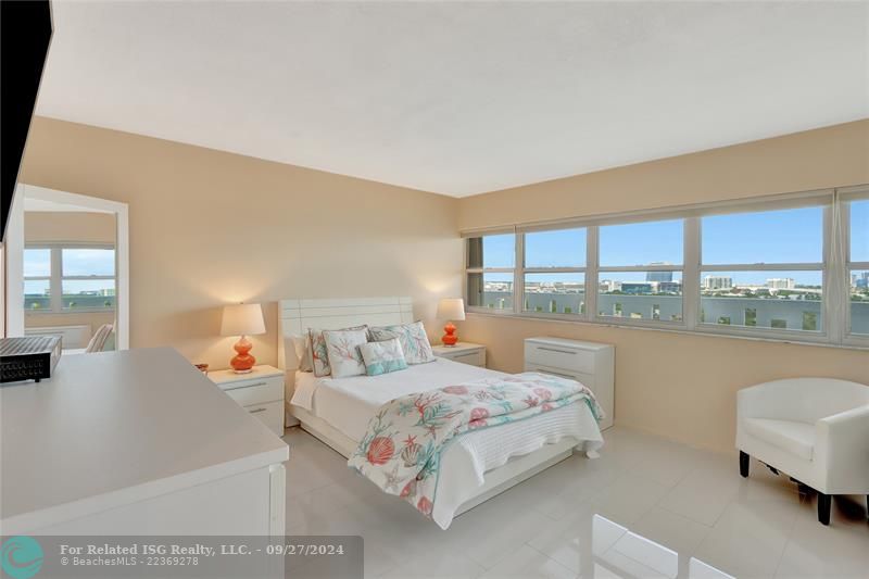 Bedroom w/ lots of window light