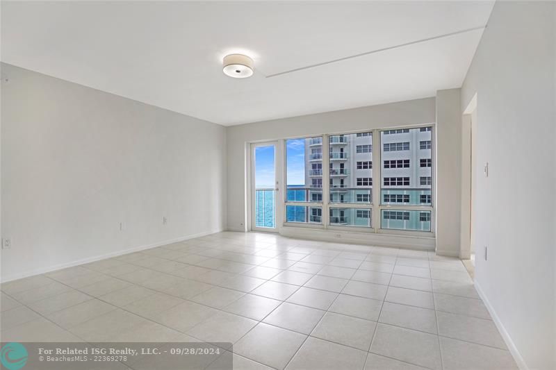 This bright and sunny apartment is on the 11th floor, so you have eye level views of the ocean as soon as you enter. The door leads out to the balcony.