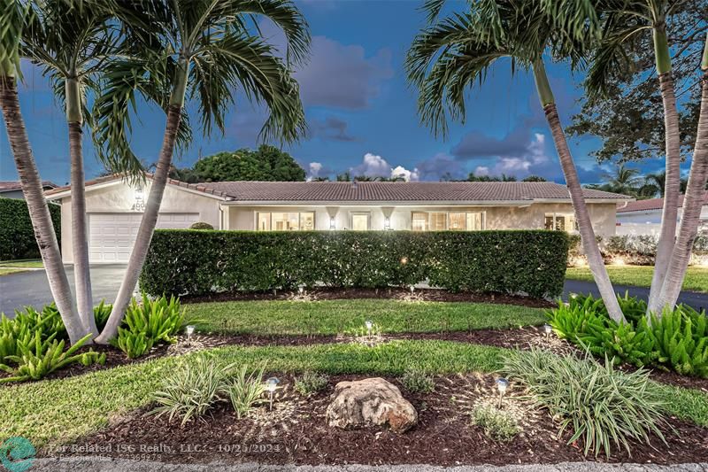 .....Tropical Symmetry.... and just enough privacy afforded by the hedge.