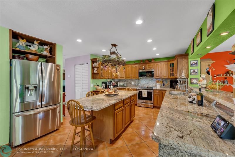 The laundry room is right there behind the kitchen.