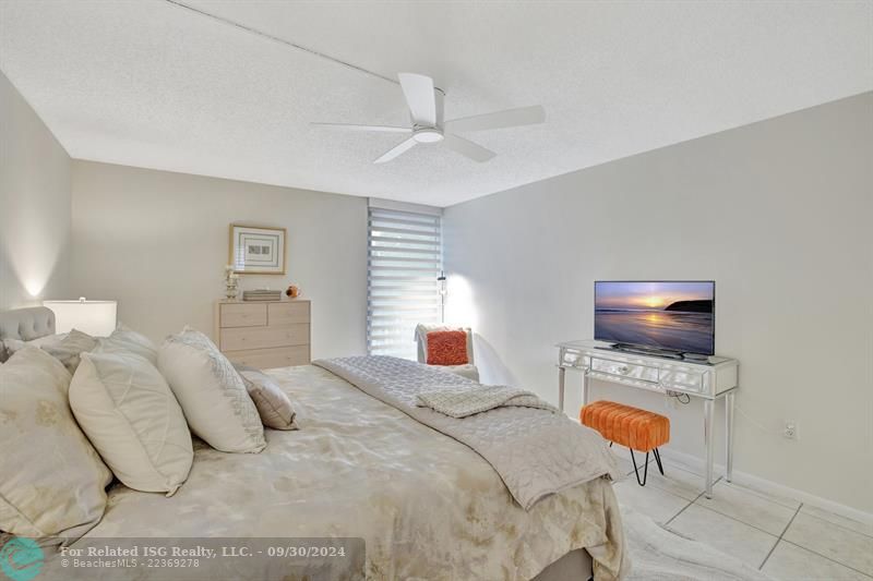 Primary Bedroom with blinds closed RR1101-209 Â©MWPA2024