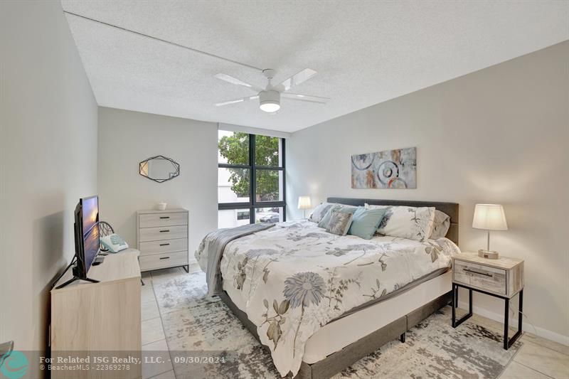 Guest Bedroom with blinds open RR1101-209 Â©MWPA2024