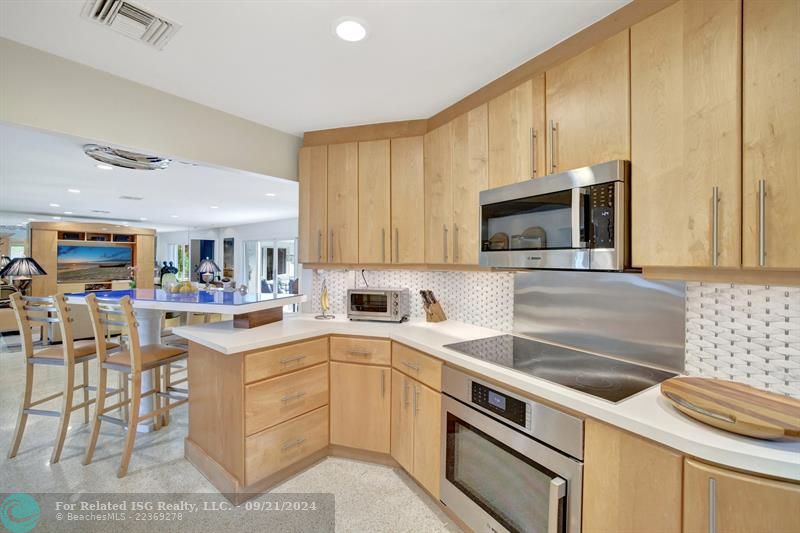 Bright, elegant kitchen