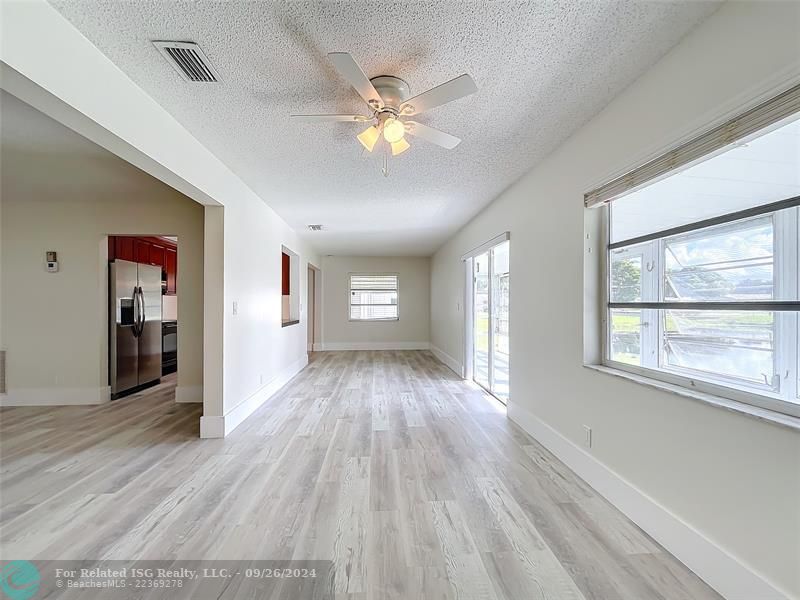 FAMILY ROOM ACCESS TO REAR PATIO