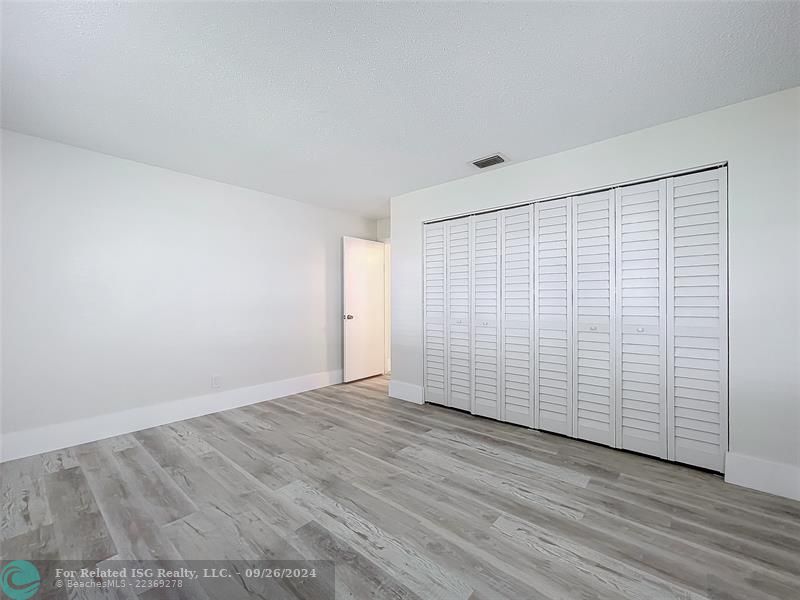 2ND BEDROOM WITH LARGE CLOSET SPACE