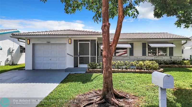 WATER VIEW HOME-LAUDERDALE WEST: 1 CAR GARAGE, 2 BED/2 BATH