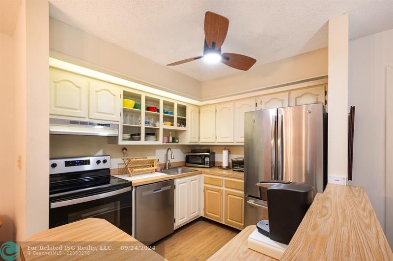 Kitchen includes breakfast area