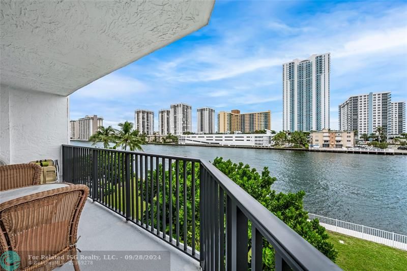 Intracoastal Front Pool/Sundeck/Fitness & Clubhouse