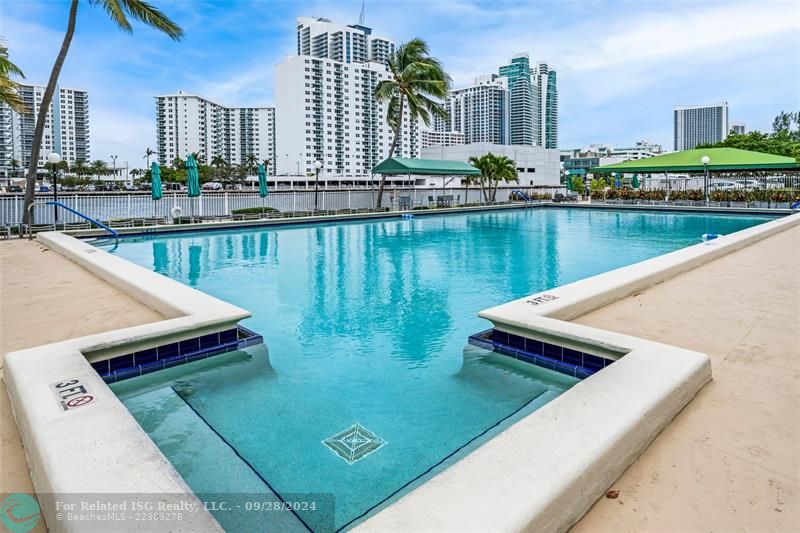 Intracoastal Front Pool/Sundeck/Fitness & Clubhouse