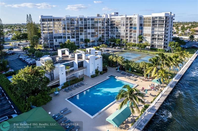 Intracoastal Front Pool/Sundeck/Fitness & Clubhouse