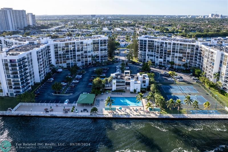 Intracoastal Front Pool/Sundeck/Fitness & Clubhouse