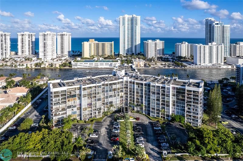 Intracoastal Front Pool/Sundeck/Fitness & Clubhouse