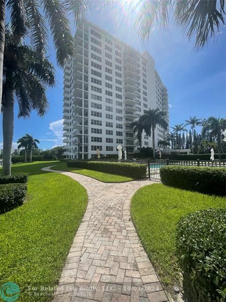 Welcome To Lake House South of Boca Raton