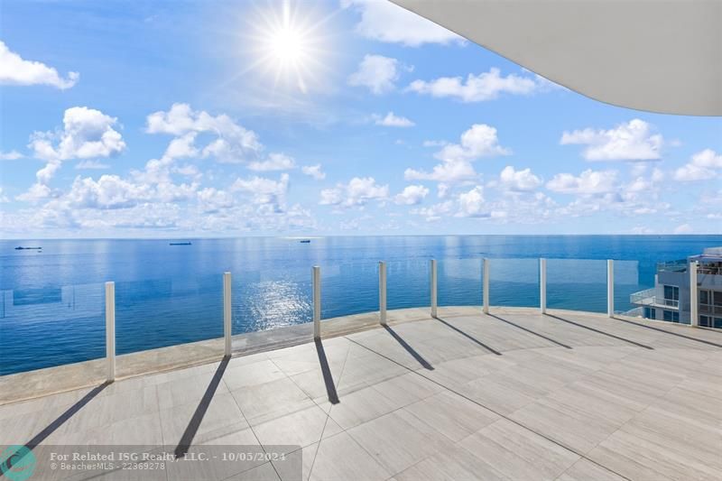 Second Floor Ocean Side Expansive Roof Terrace