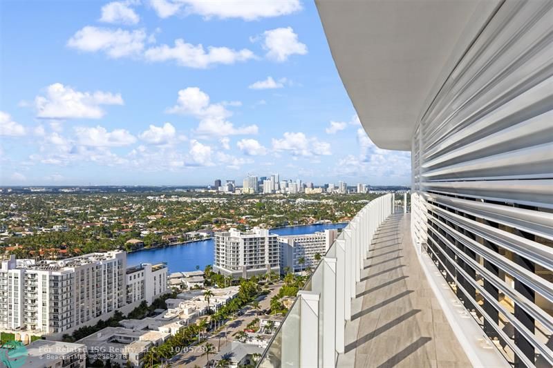 Walkway to Intracoastal Side Terrace