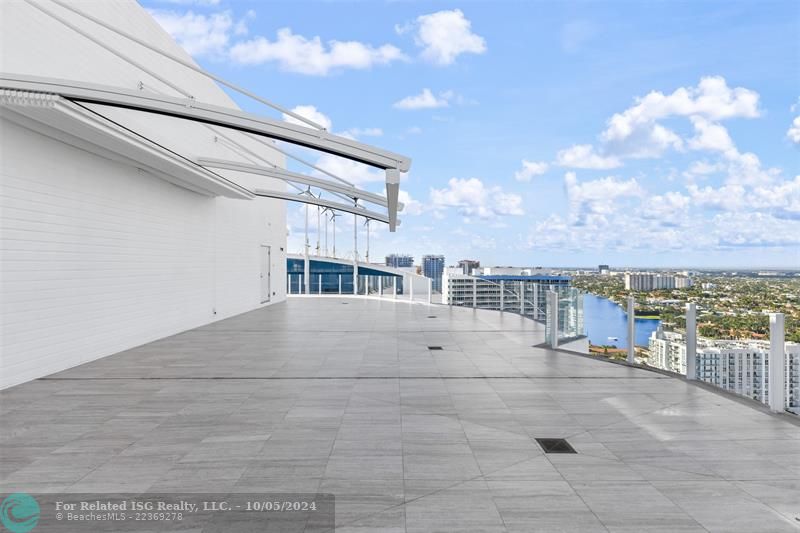 Expansive Intracoastal Side Terrace