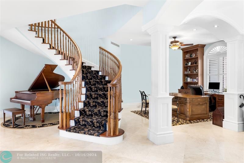 Formal Dining w/ High Ceilings