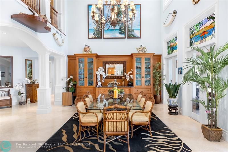 Formal Dining w/ High Ceilings