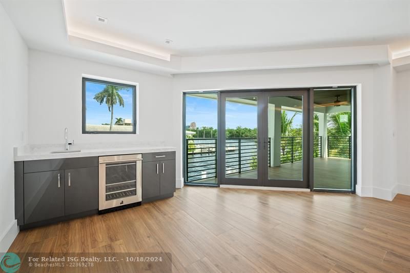 Wet bar, fridge and balcony in the primary