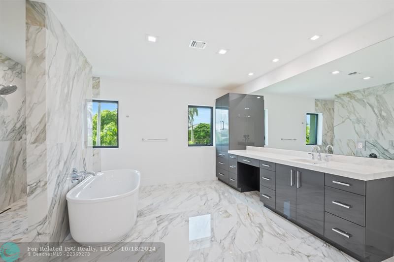 Massive primary bath with dual vanities