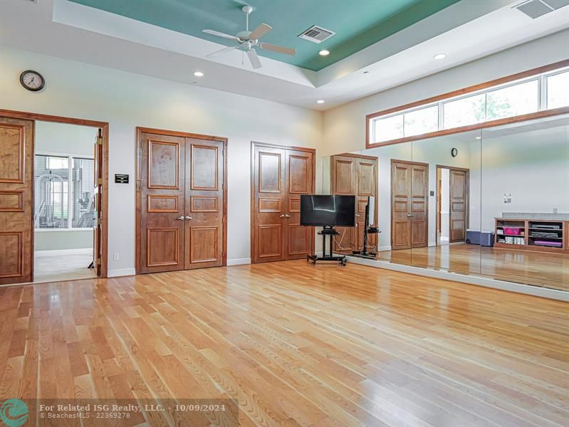 clubhouse fitness room