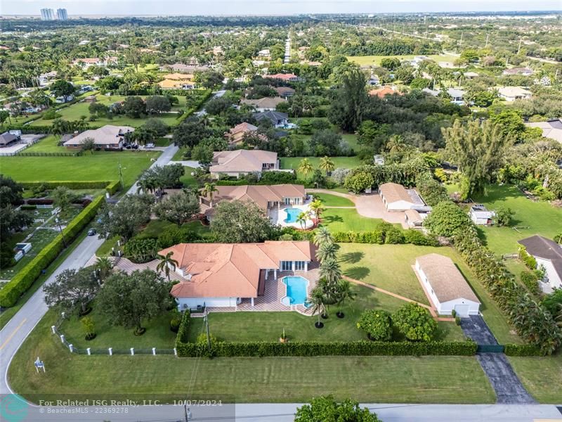 Large backyard & workshop/detached garage