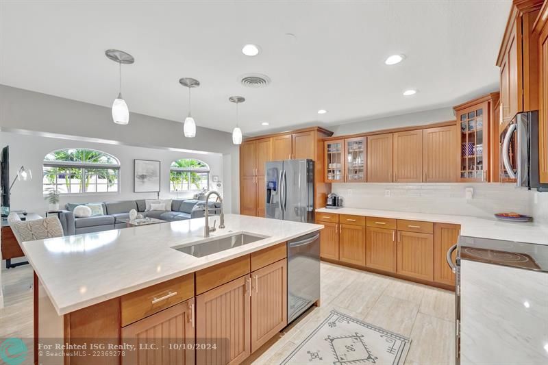 Kitchen with large island