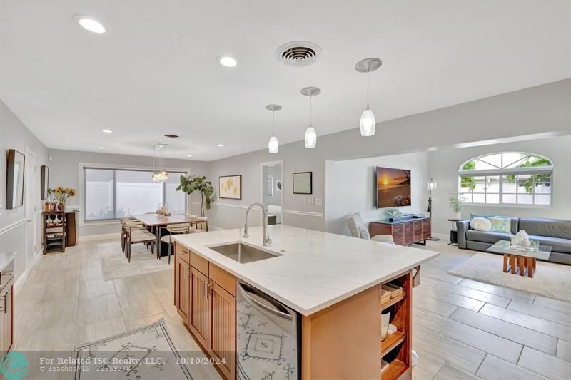 Kitchen with large island