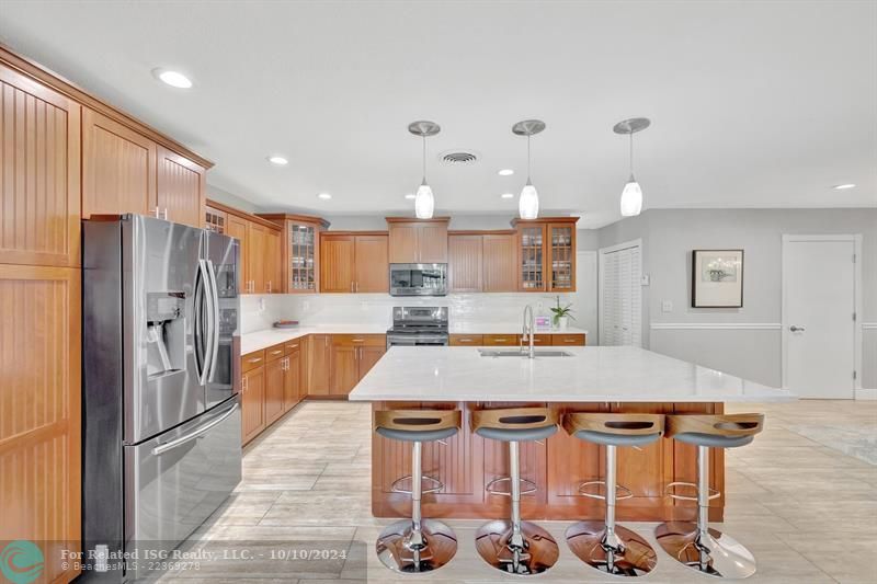 Kitchen with large island