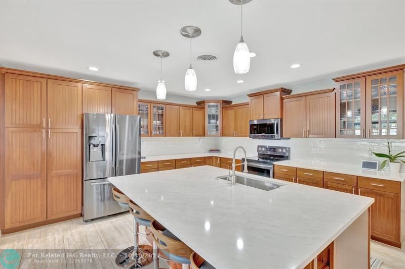 Kitchen with large island