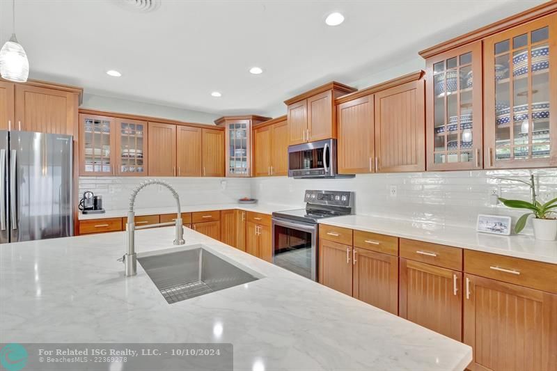 Kitchen with large island