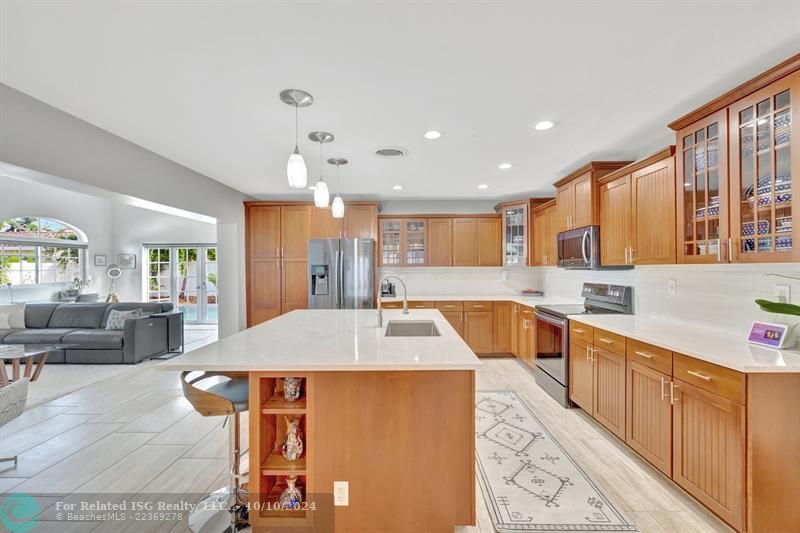 Kitchen with large island