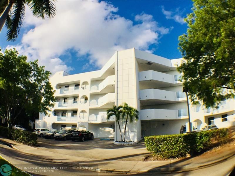 Intracoastal Front of Building