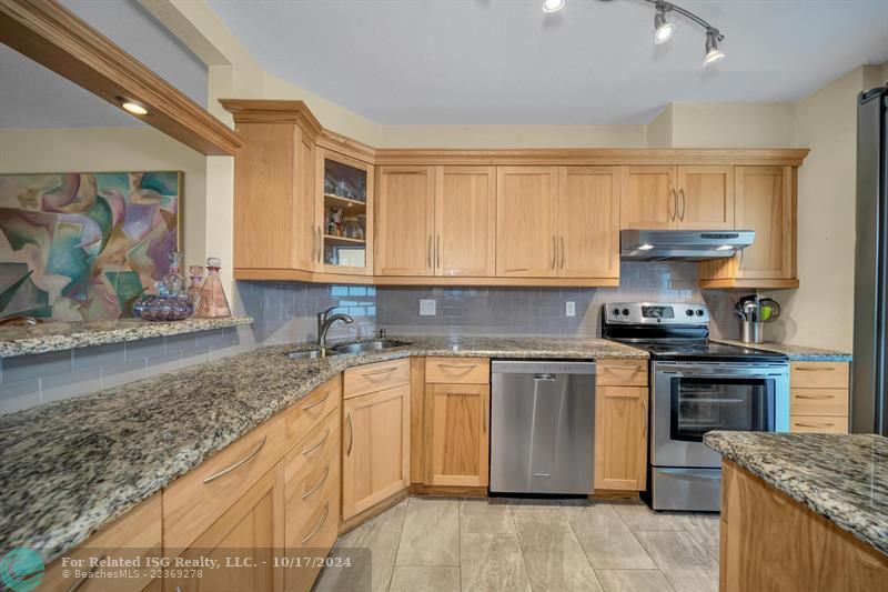 Wood Cabinetry Granite counters and stainless appliances