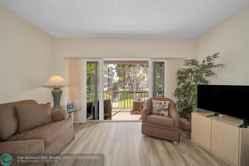 Wood Cabinetry Granite counters and stainless appliances