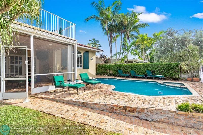 Screened Patio & Pool