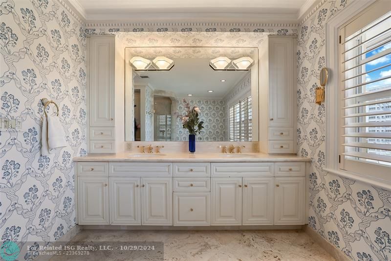 Double sink in master bath