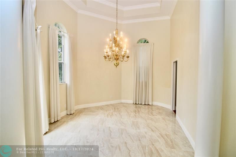 FORMAL DINING ROOM