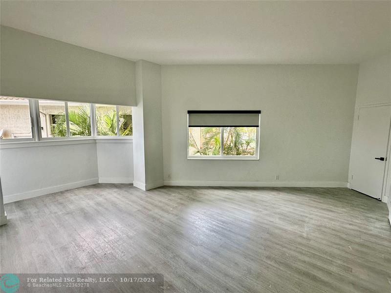 BEDROOM WITH SITTING AREA