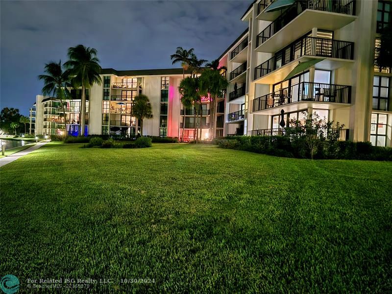 River Reach is a gorgeous, gated waterfront community located in the very desirable downtown Fort Lauderdale neighborhood of Tarpon River