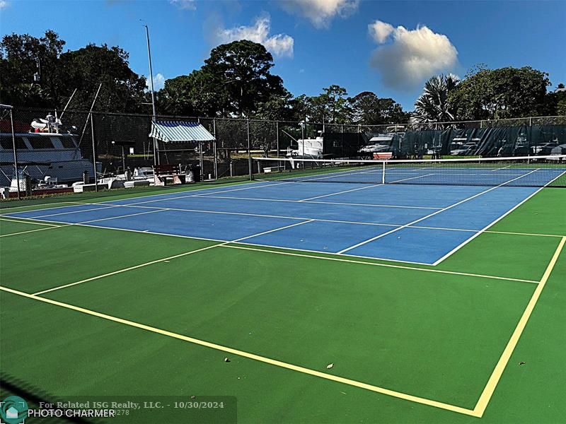 2 tennis courts - Pickleball - It's a different world here.