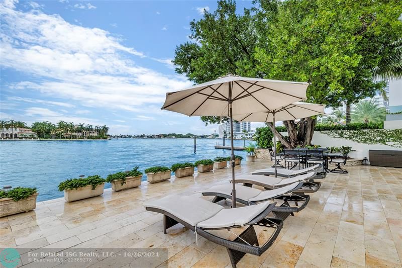 Pool area for lounging along the Intracoastal waterfront.