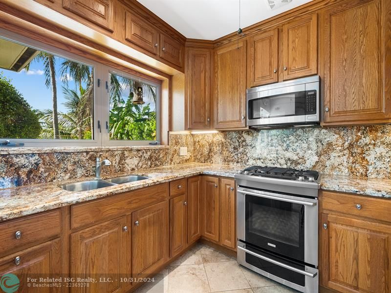 Kitchen With Gas Cooktop