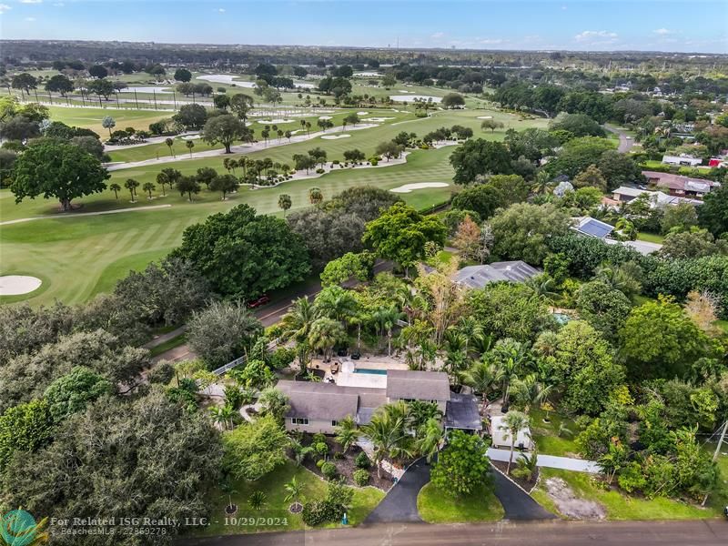 Oasis of lush privacy and  tropical paradise