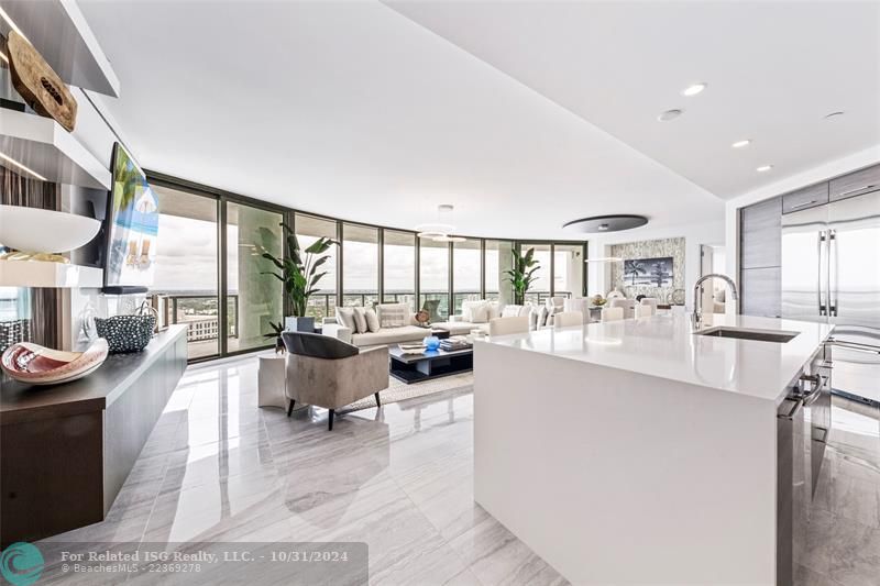 Incredible sweeping city, river, park & ocean views in this open flow condo